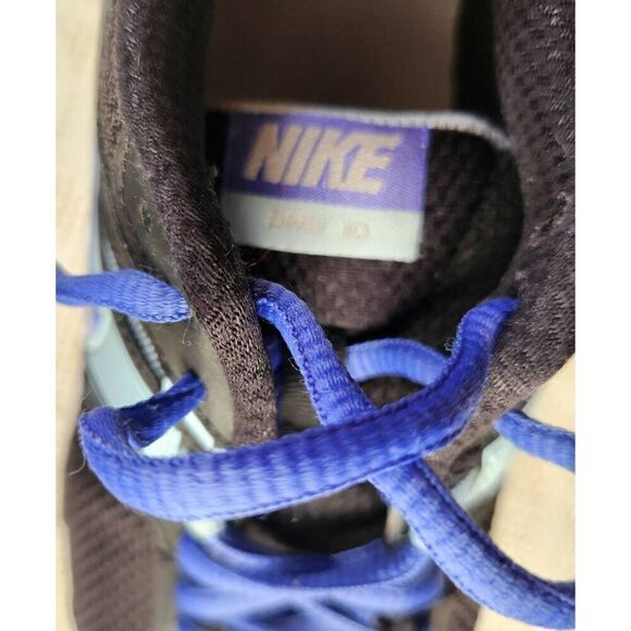 Nike athletic shoes - Picture 2 of 10